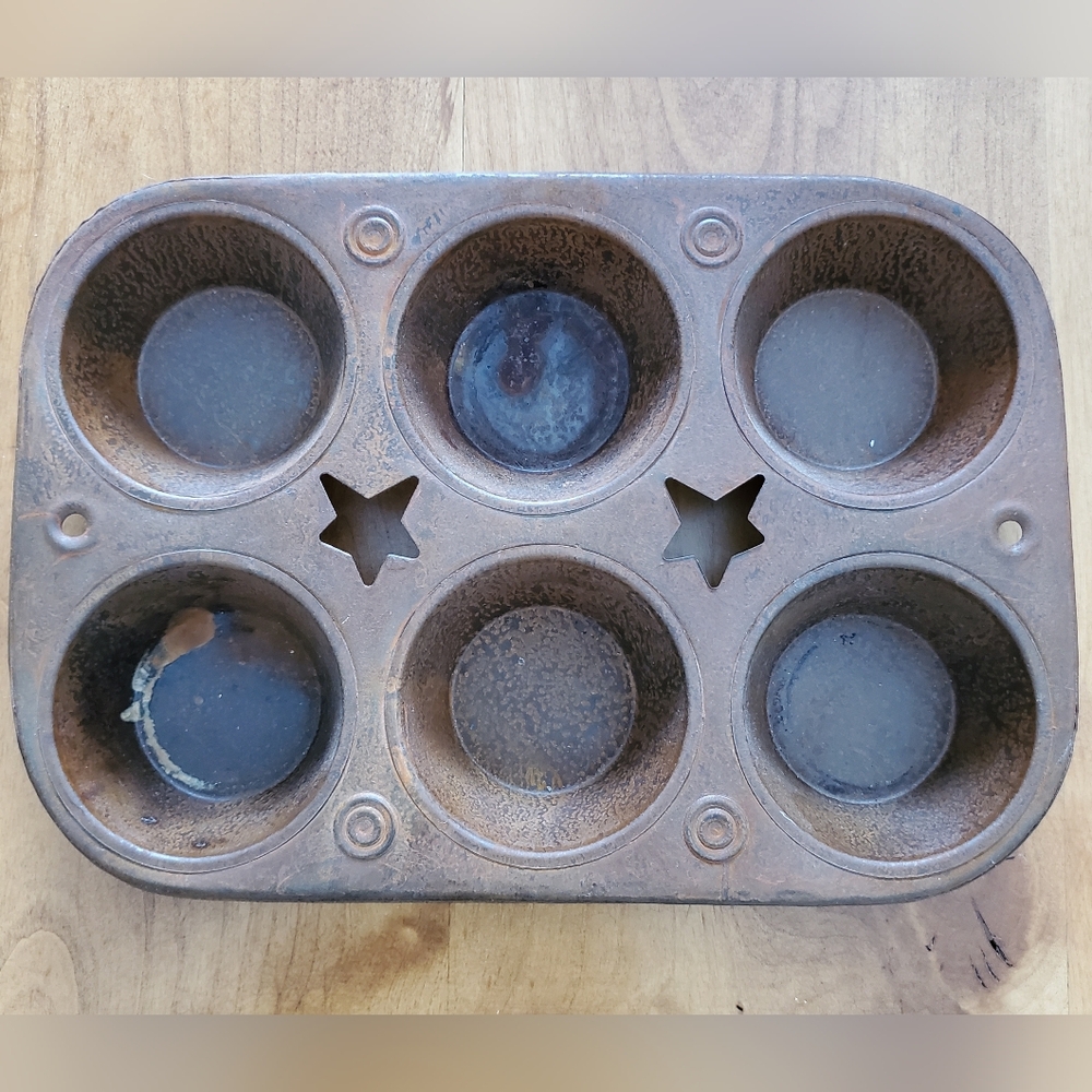Vintage Grungy Rusty Metal 6 Cup Gem Pan Muffin Tin Star Cutout Primitive